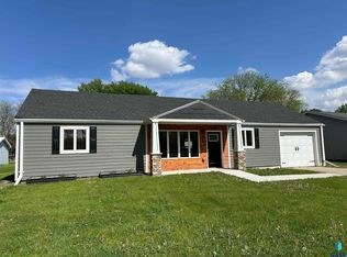 208 S Relanto St, Freeman, SD 57029