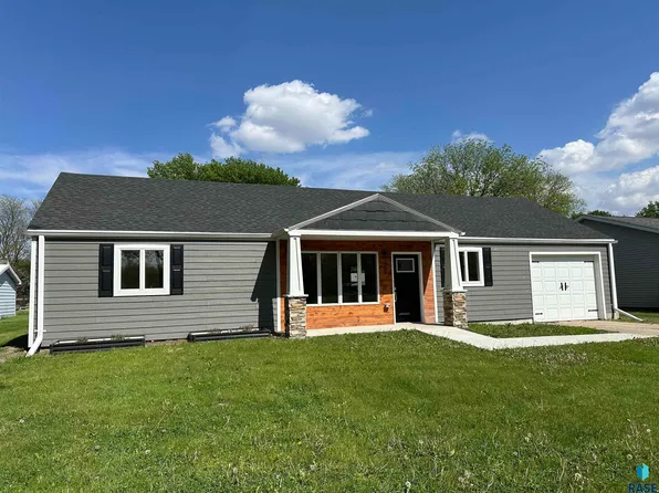 208 S Relanto St, Freeman, SD 57029