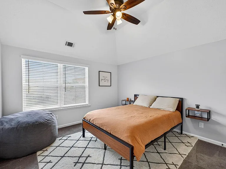 537 Jensen Ln — Photo 9