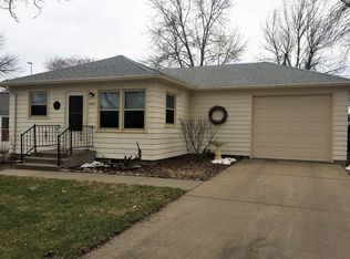 1009 E 13th St, Yankton, SD 57078