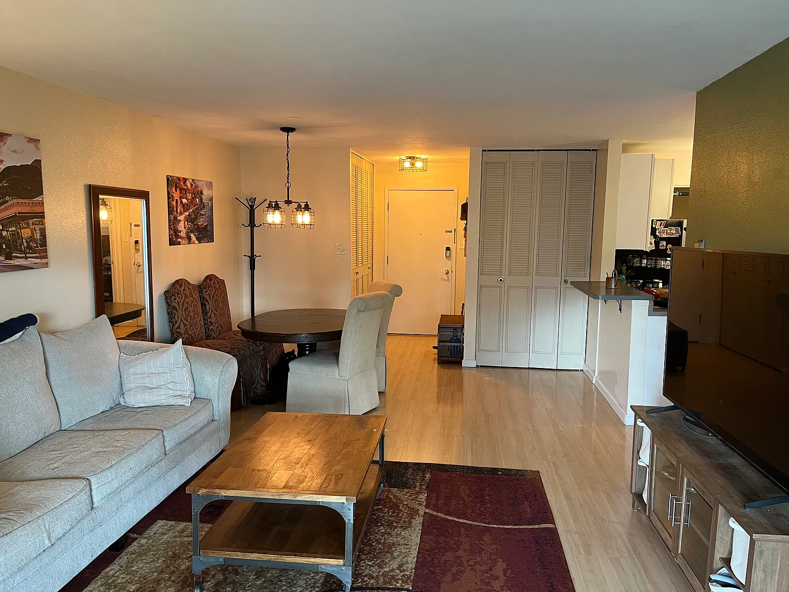 2 bed, 827 sqft, $2,700 — Photo 2