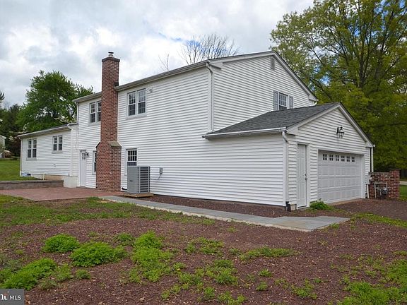4th image of 1436 E Lamplighter Ln