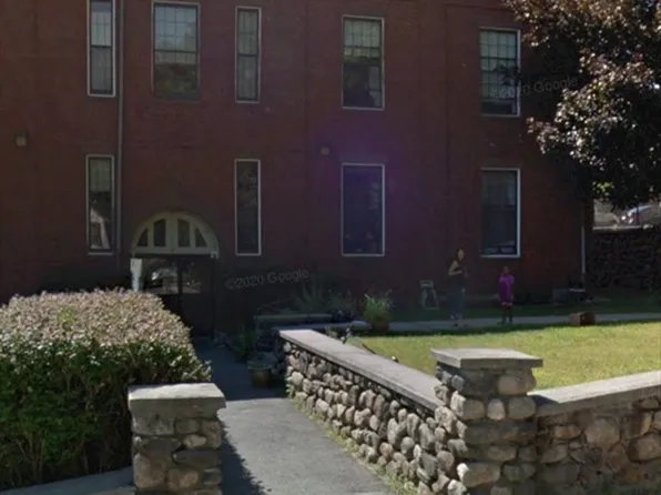40 School St APT 10, Haverhill, MA 01830