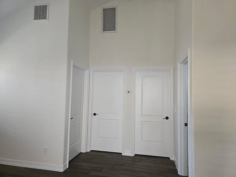 15421 S Williams Ave #1/2 — Photo 8