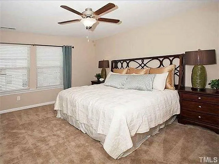1410 Stone Manor Dr — Photo 10