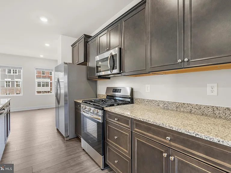 1826 Parham Way — Photo 10