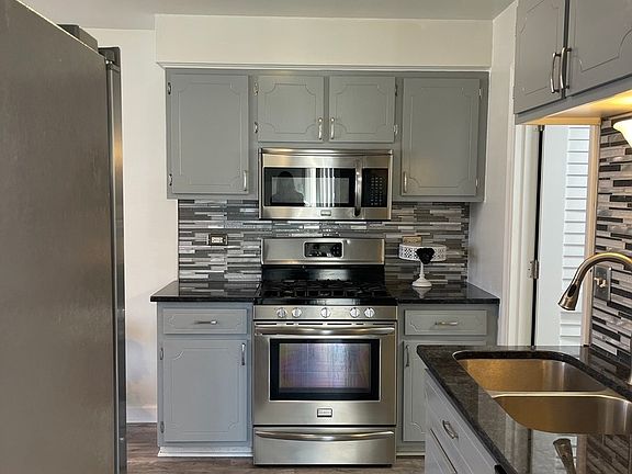 3rd image of 8420 W 162nd Pl #4