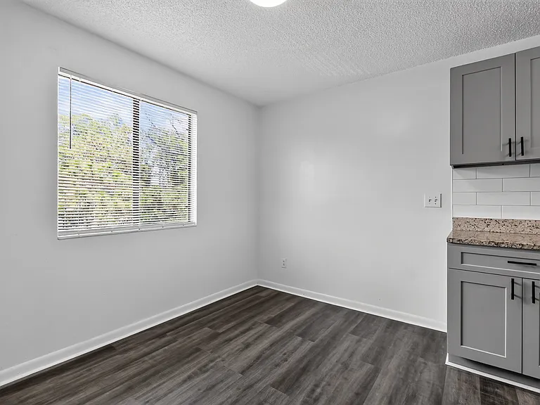 451 Mercury Ave SE #201 — Photo 13