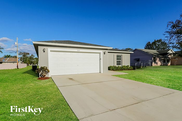 1st image of 1809 SW Cameo Blvd
