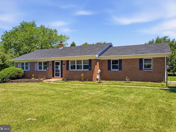 305 White Pine Dr, Middletown, DE 19709