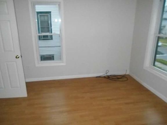 4th image of 1107 Oak St #2