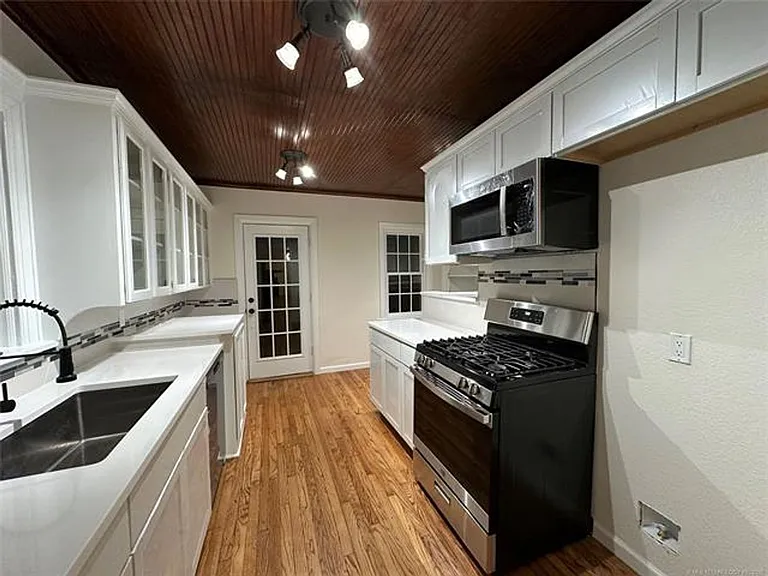 1235 S Gary Pl — Photo 8