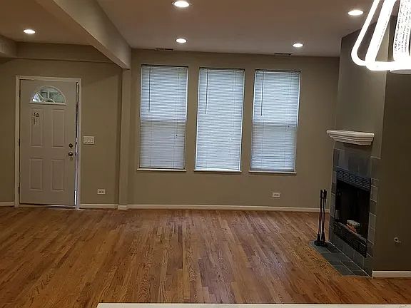 5th image of 2119 W Melrose St #1
