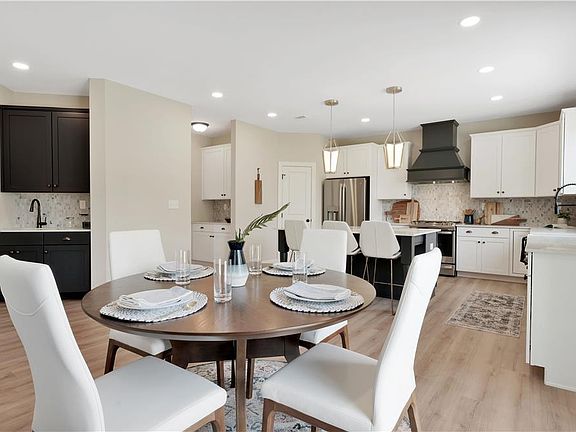 5th image of 984 Fairway Dr #34