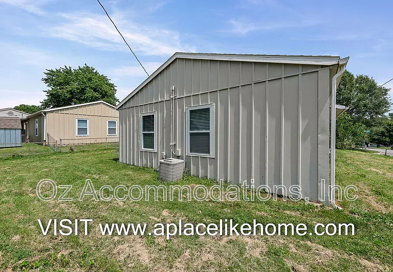 3310 Iroquois Ln — Photo 22