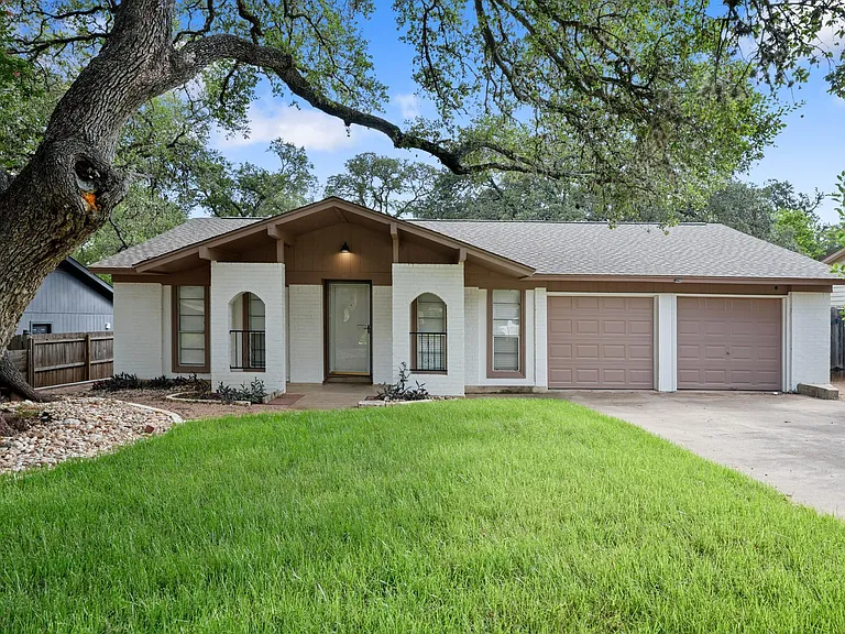 2600 Greenland Ln — Photo 1