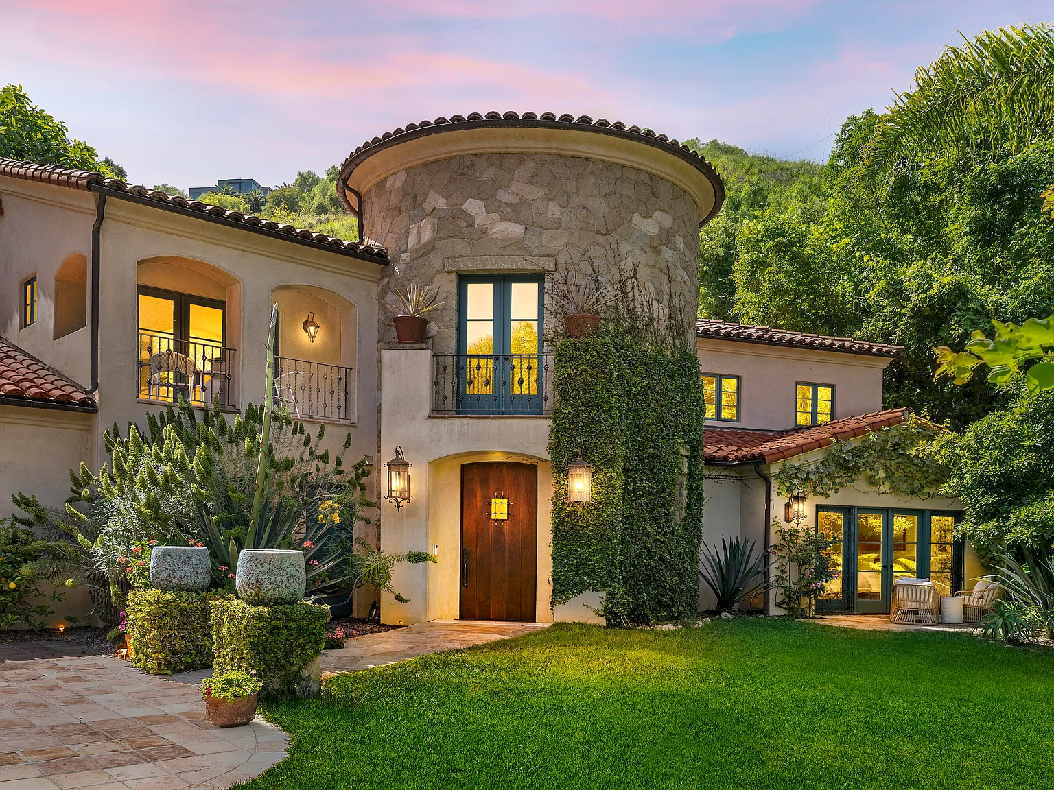 5 bed, 8.5 bath, 5574 sqft, $42,500 — Photo 2