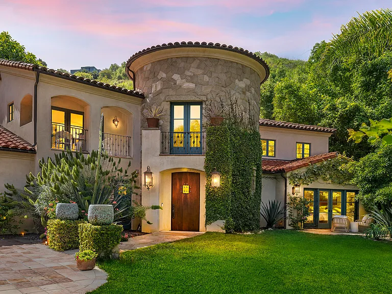 1493 Sycamore Canyon Rd — Photo 3