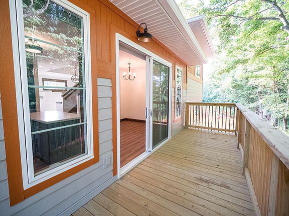 5th image of 927 E Miller Dr