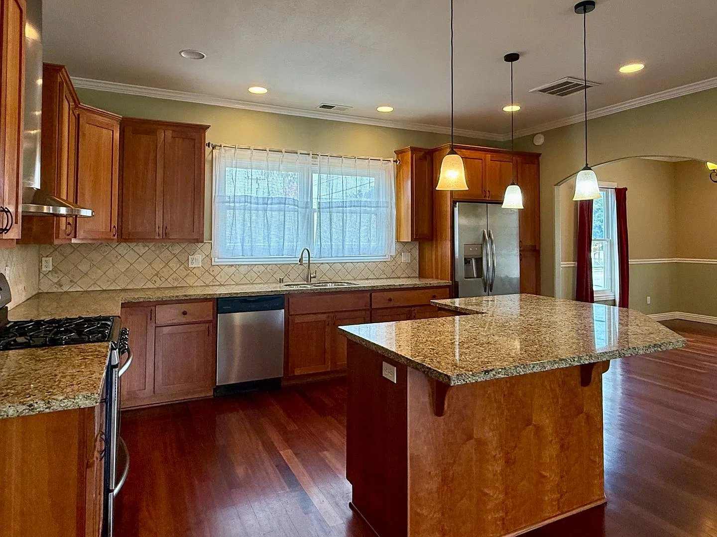 Beautiful Victorian Townhome in Historic 'Old Quad' Area of Santa Clara — Photo 1