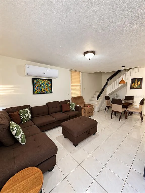 3 bed, 2.0 bath, 1124 sqft, $1,200 — Photo 3