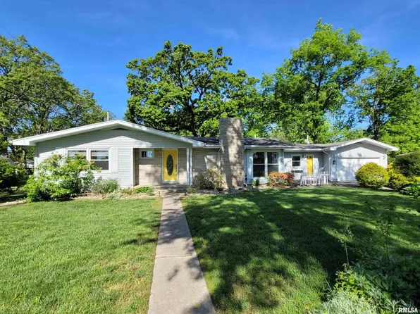 219 Oak Tree Ave, Salem, IL 62881