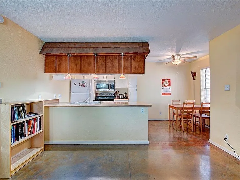 910 Duncan Ln #7 — Photo 6