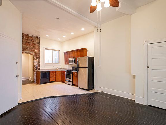 3rd image of 523 Pine St Unit 1