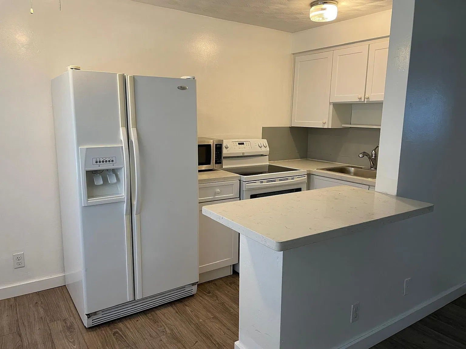 1 bed, 1.0 bath, 3022 sqft, $1,650 — Photo 2