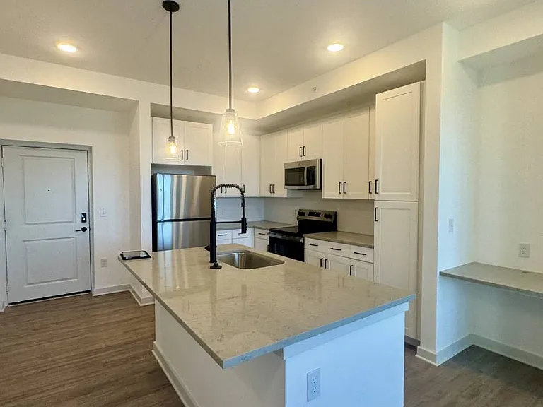 203 W Oak Ave — Photo 16