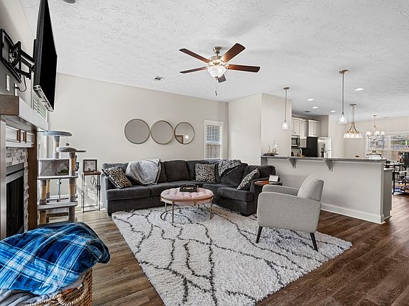 4th image of 9718 Hollow Pine Dr
