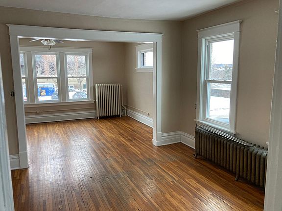 4th image of 145 Sherburne Ave #4