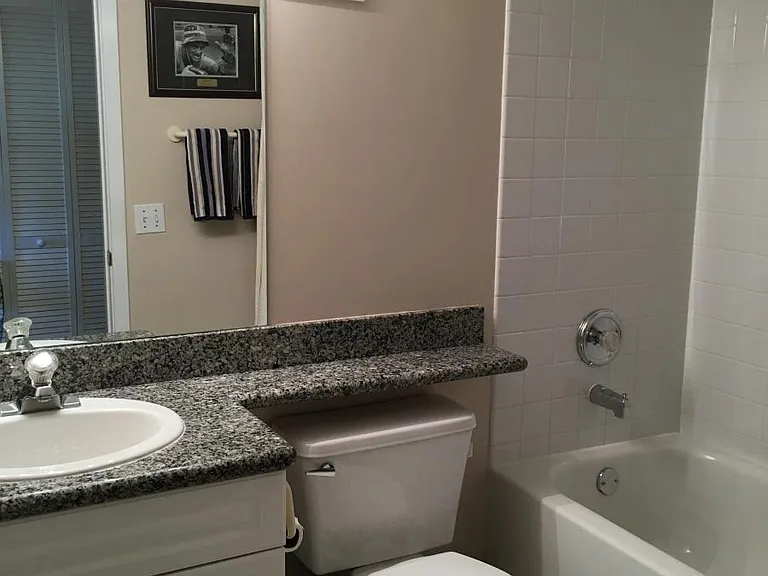 2012 W Saint Paul Ave #410 — Photo 9