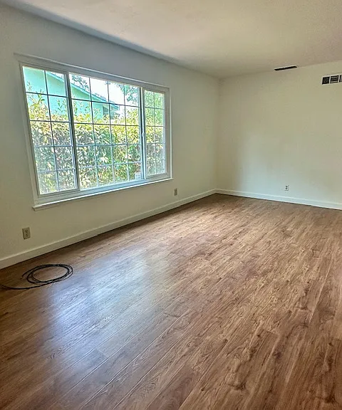 120 Park Ave — Photo 4