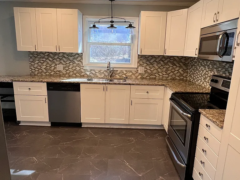411 New Perry Rd — Photo 4