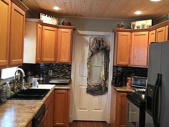 3rd image of 212 Arrowhead Dr