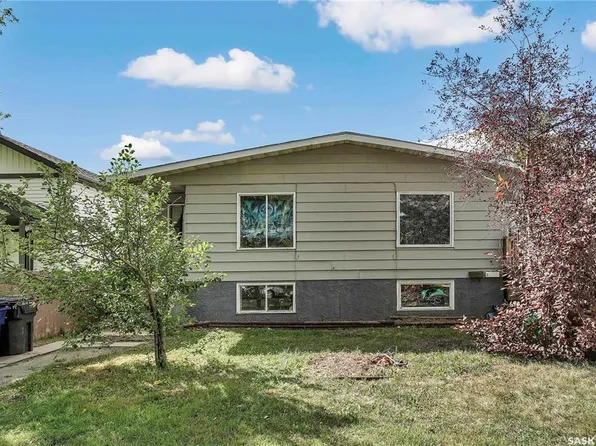 327 S AVENUE S, Saskatoon, SK S7M 3A1