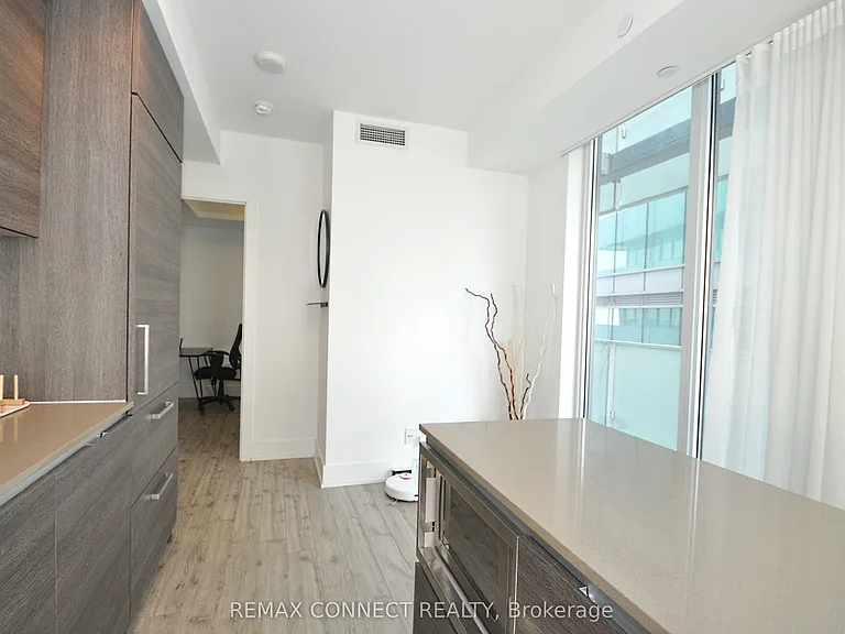 200 Bloor St W #2009 — Photo 22