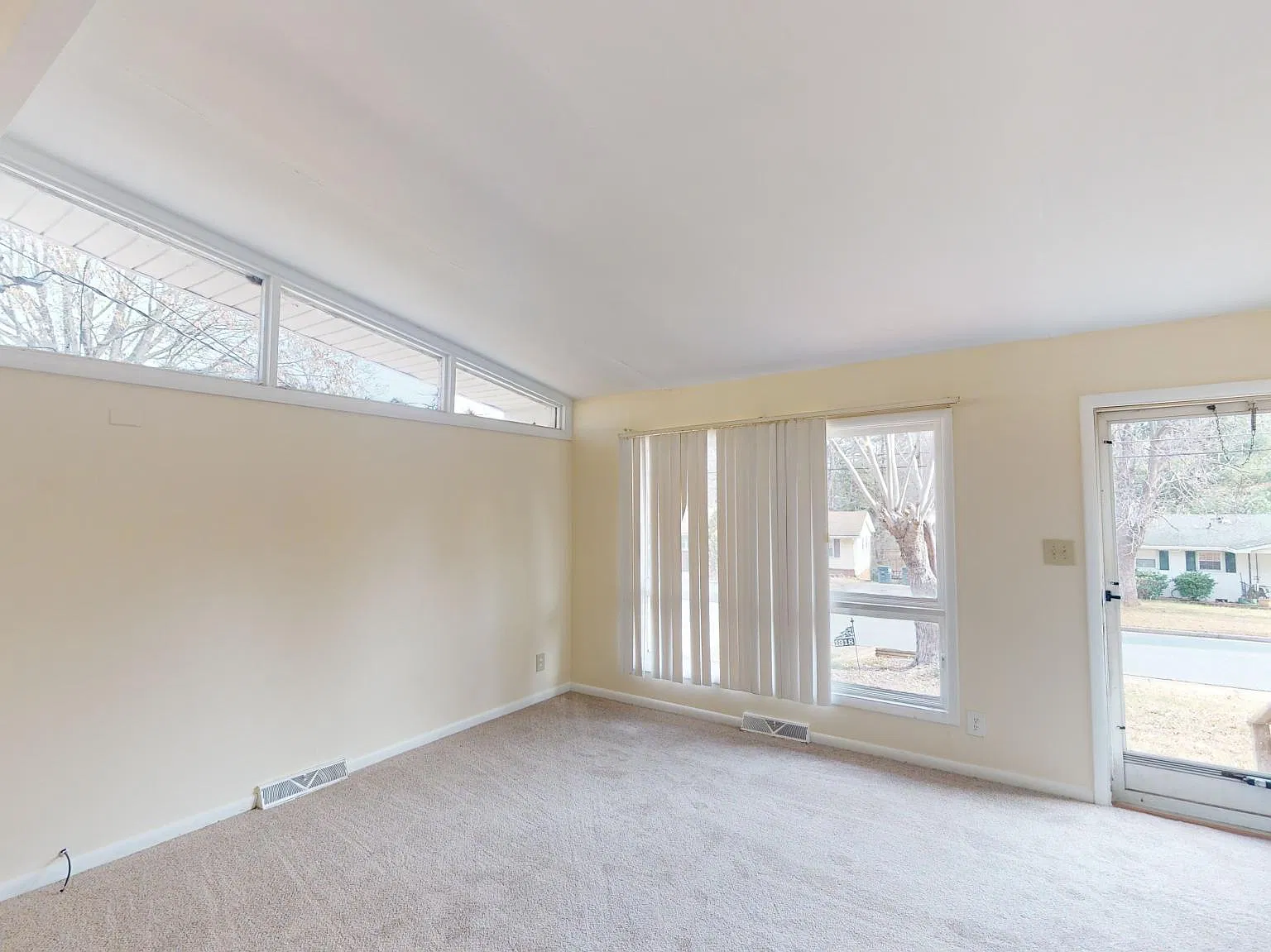 1318 Argonne Blvd — Photo 3