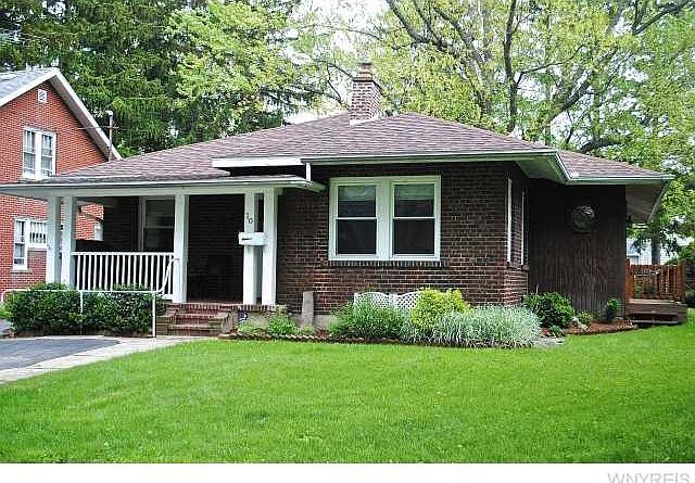 1st image of 10 Henry Dr