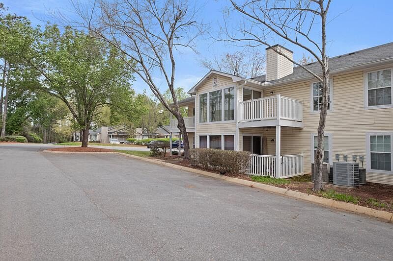 1st image of 404 Augusta Dr