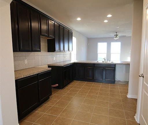 4th image of 2714 Coral Dr