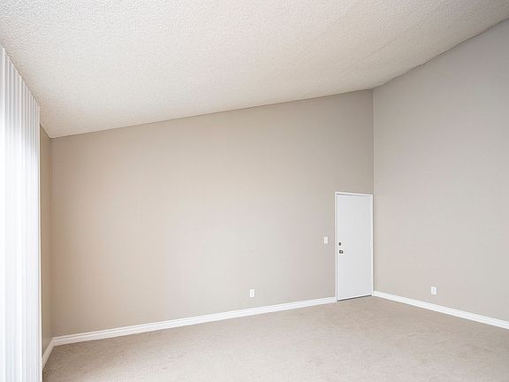 4th image of 8633 La Mesa Blvd #100