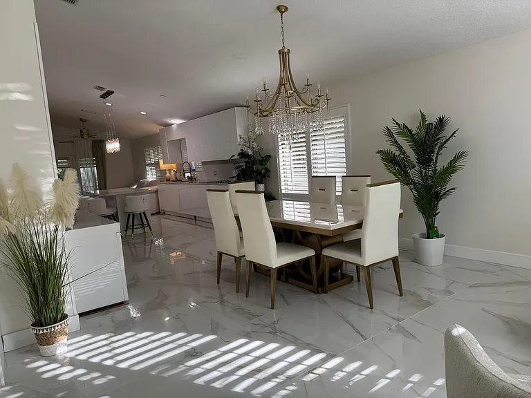 544 NW 38th Ave — Photo 3