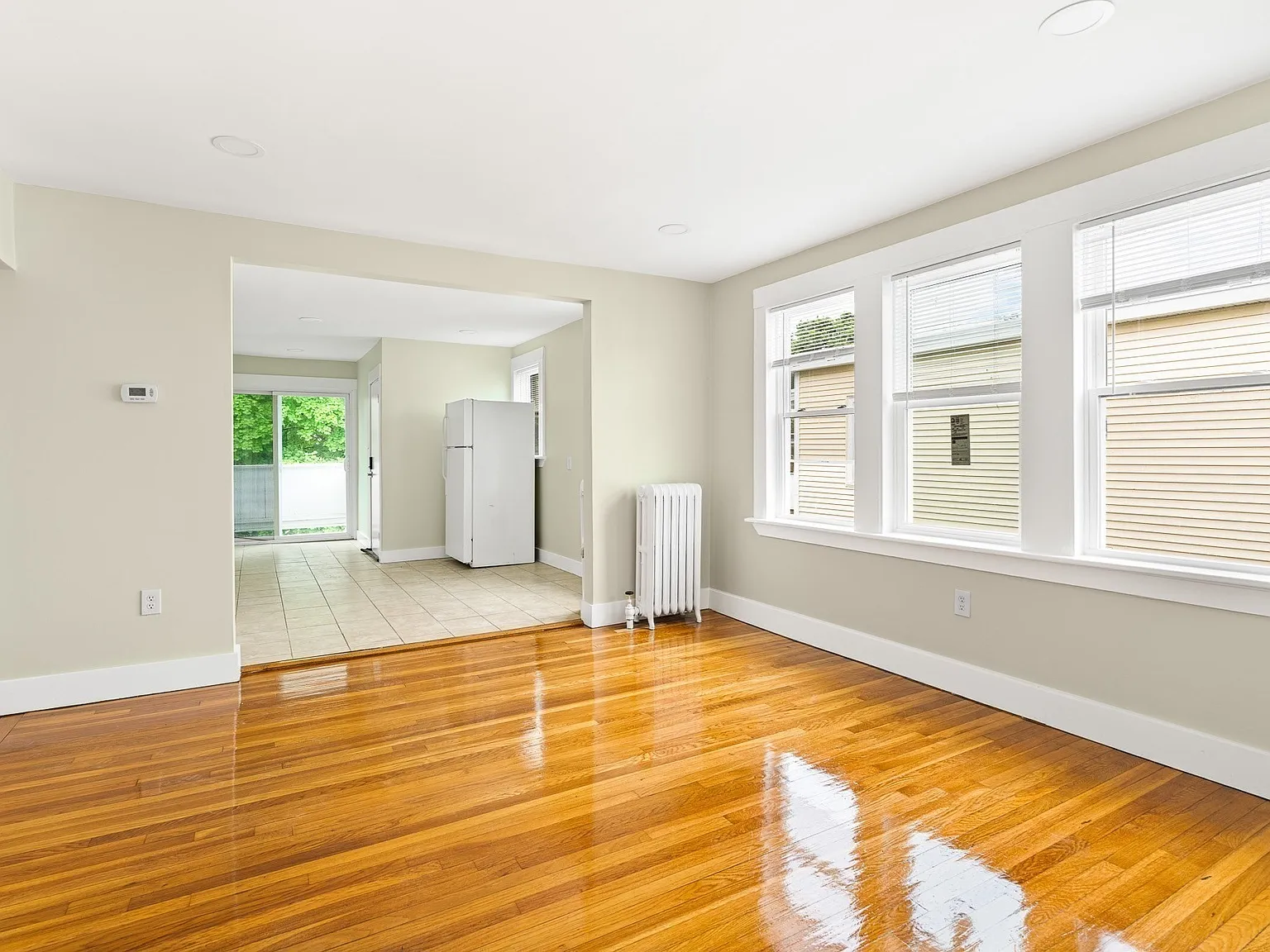 3 bed, 1.5 bath, 1250 sqft, $3,000 — Photo 1