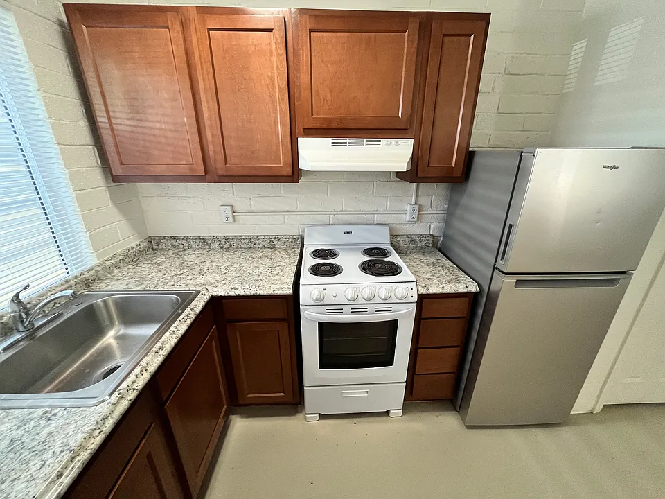 1347 E Benson Hwy #11