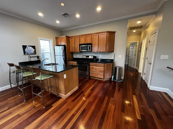 10 Bristol St #3, Cambridge, MA 02141
