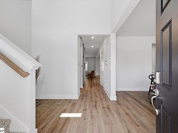 3rd image of 437 Roderick Ln