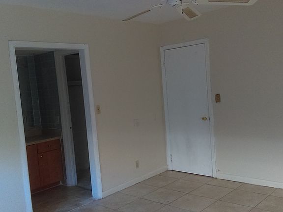 Master Bedroom (room 1)