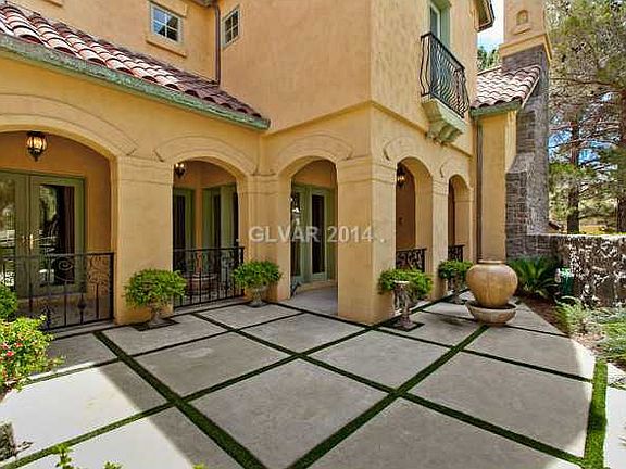 3rd image of 1620 Oval Cir